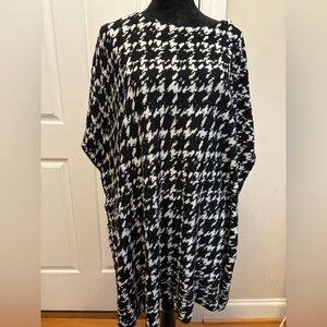 Ann Taylor black and white poncho